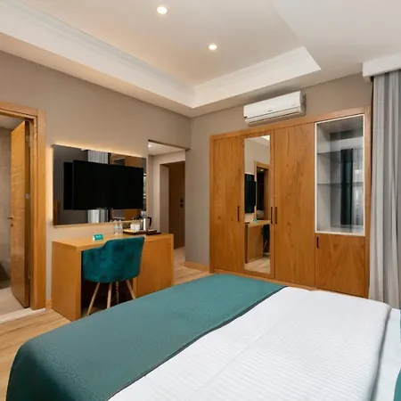 Pukka Hotel 3*