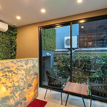 Pukka Hotel 3*